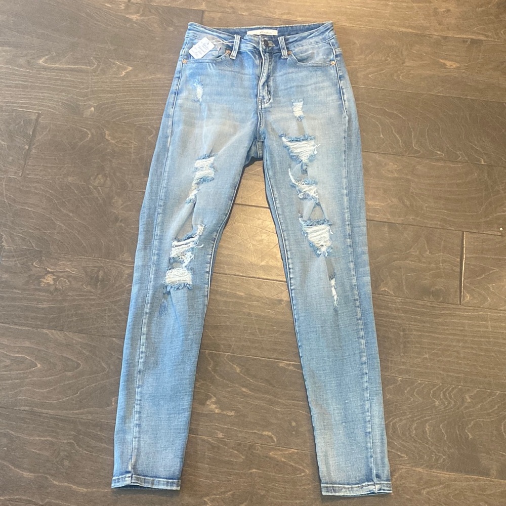 NWOT KanCan destructed denim size 26